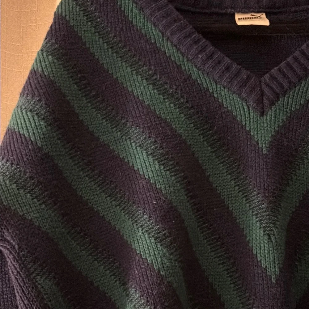 Vintage 90’s Puma V-Neck chevronSweater - 50% Wool/50%‎ Acrylic
